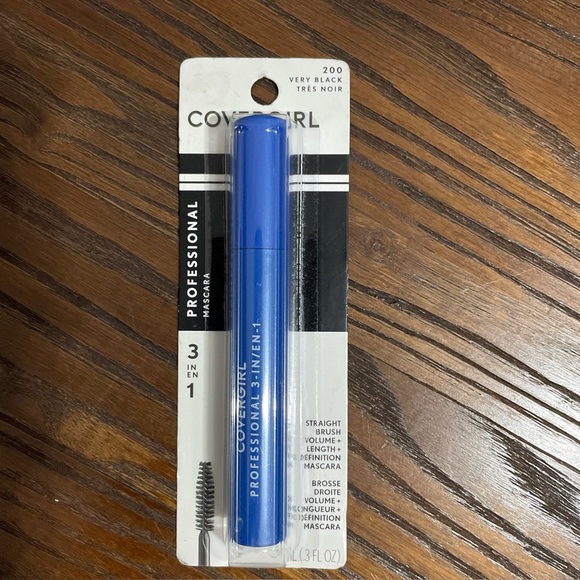 CoverGirl Professional 3-in-1 Mascara in Very Black - Picture 1 of 2